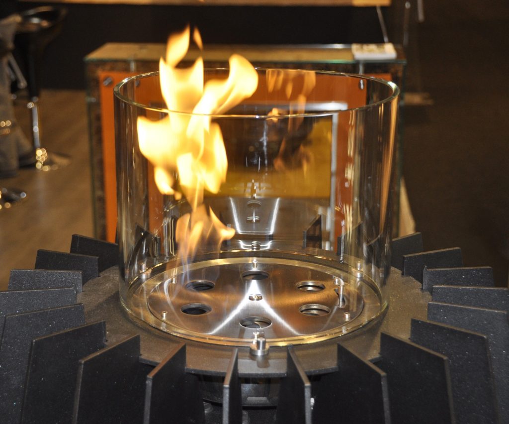 Burner I bioethanol mechanical burner by GlammFire with visible flame in glass enclosure