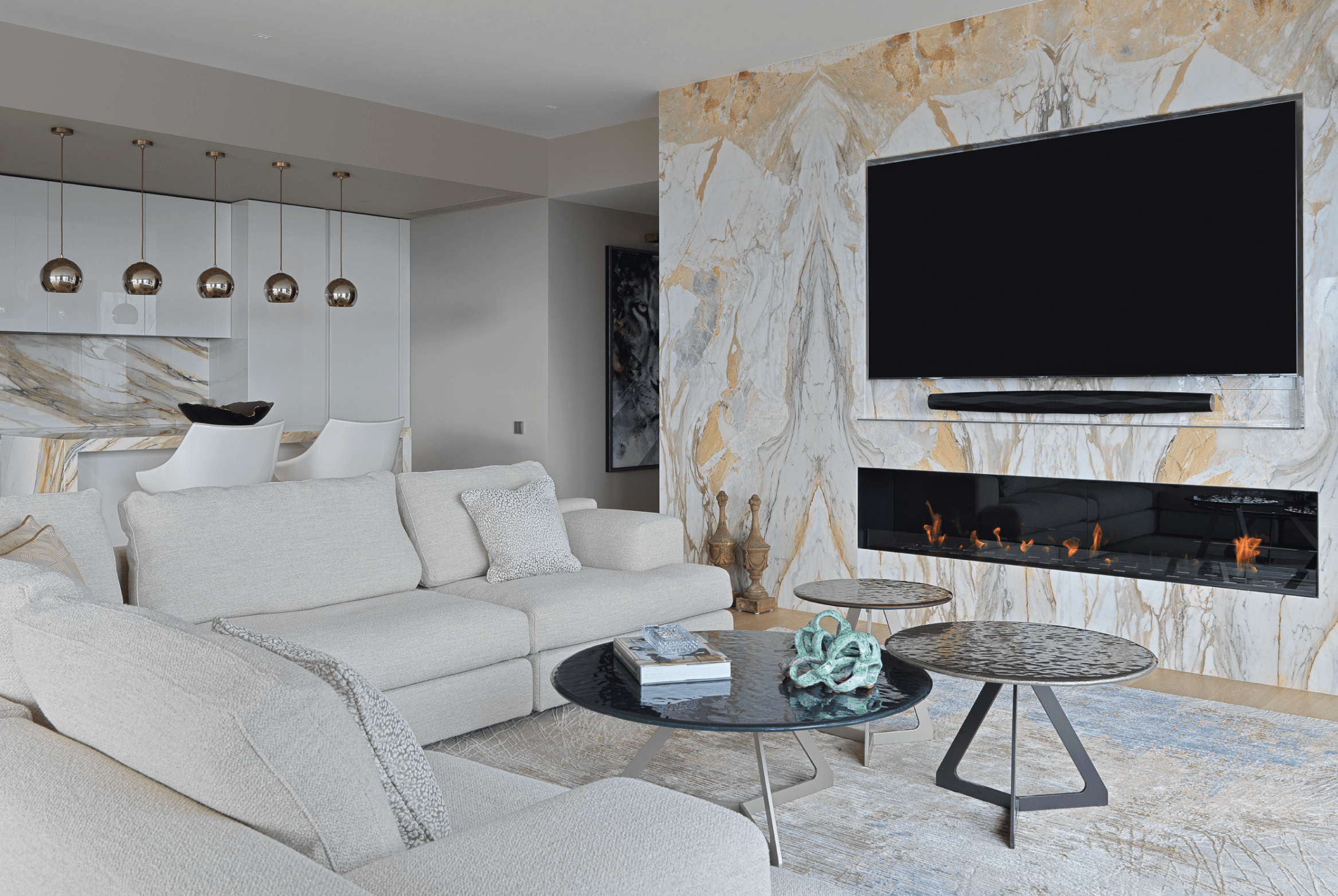 Glammbox built-in bioethanol fireplace in a room with marble walls and luxurious details