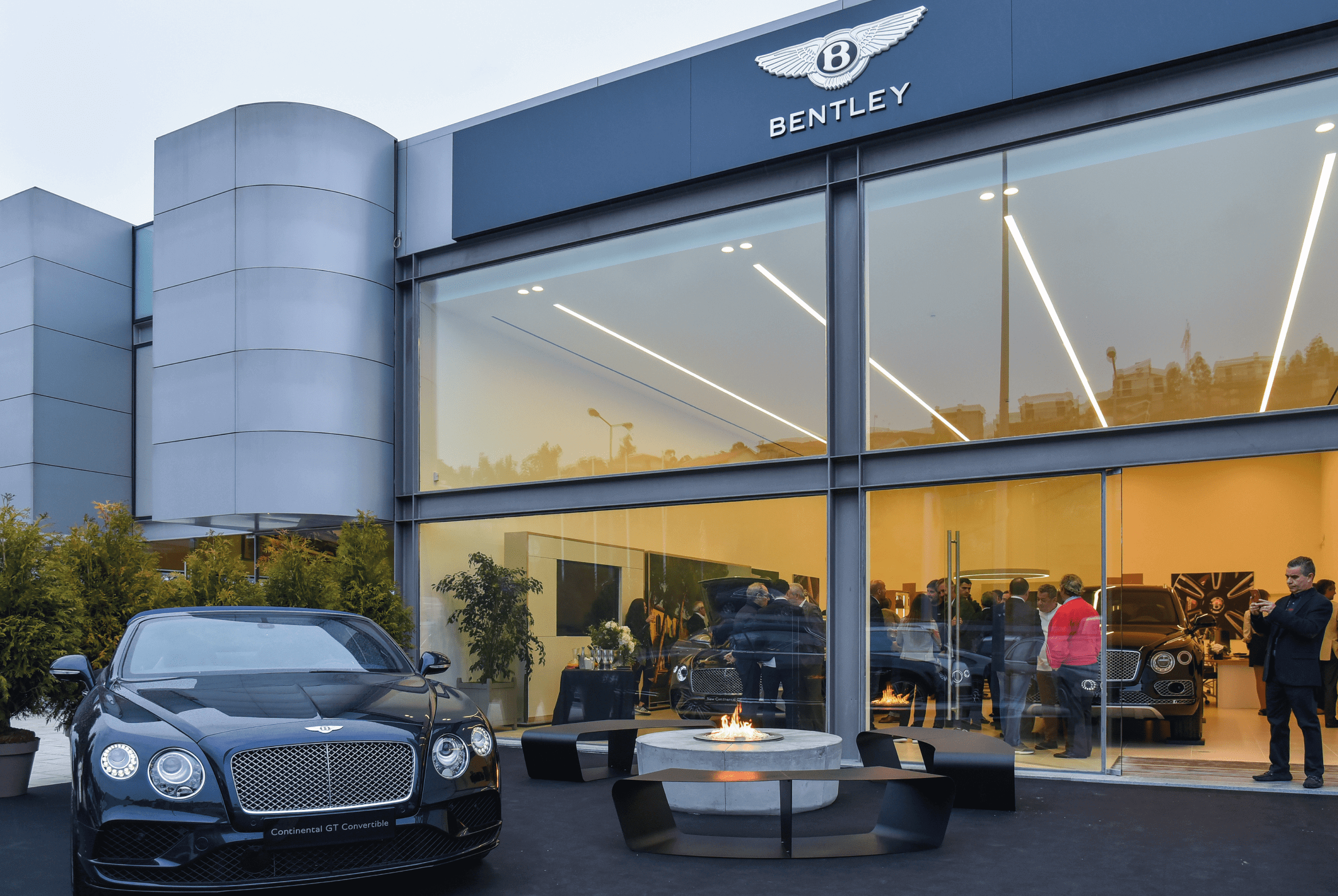 GlammFire fire pit Zarzuela at Bentley event showcasing the luxury Continental GT Convertible.