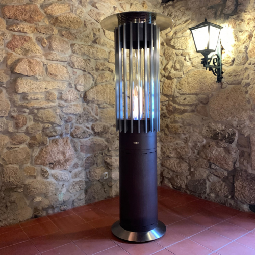 Hedges Hyperion gas patio heater by GlammFire in a contemporary hospitality and event setting