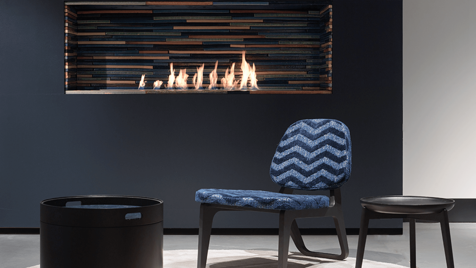Fire Line bioethanol built-in fireplace in a modern living room in Belgium.